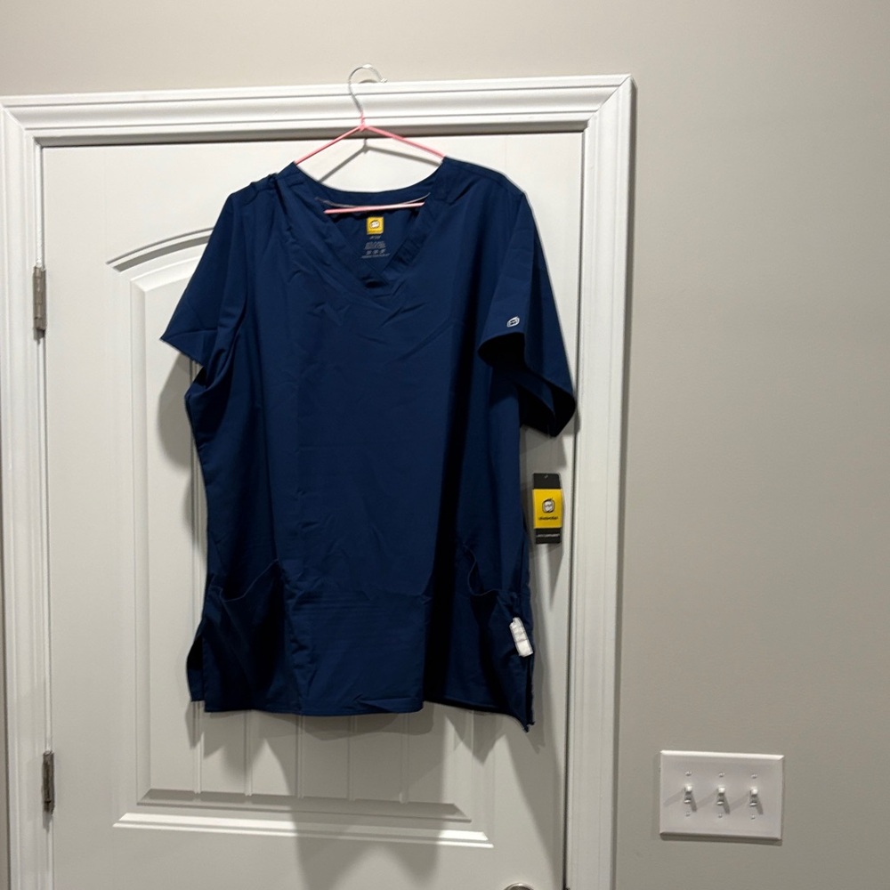 WonderWink Blue women’s 1X top,2X pant scrub set. New with tags.